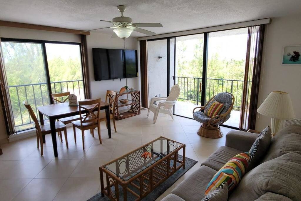 Apartment 2BR with Private Beach Access