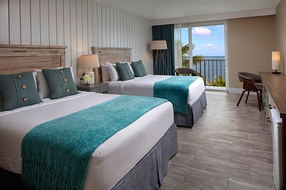Camera quadrupla Standard con vista sull'oceano Postcard Inn Beach Resort & Marina