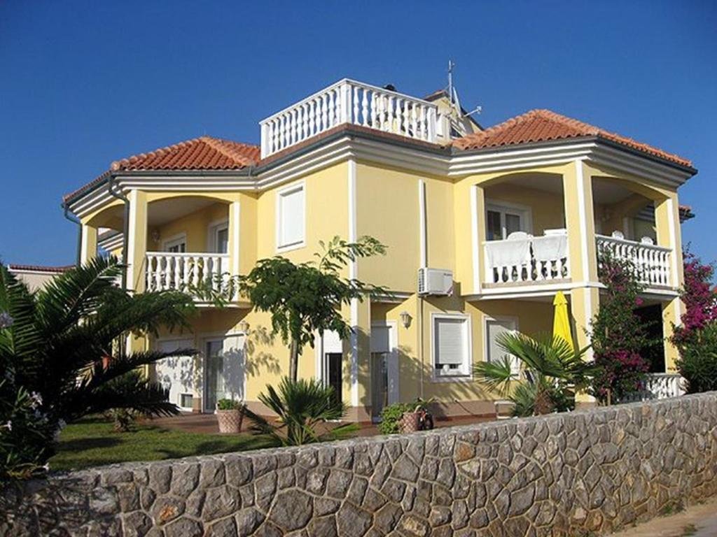 Двухместные семейные апартаменты с видом на море Apartments Dernaj