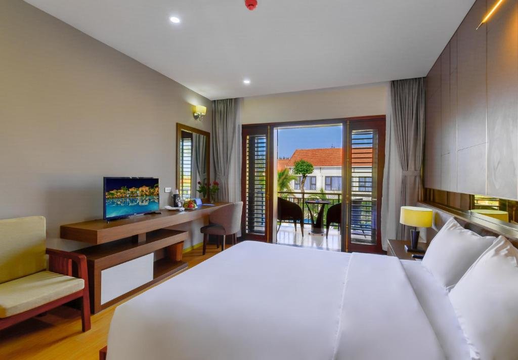 Standard Double room with pool view MANLI Resort Quảng Bình