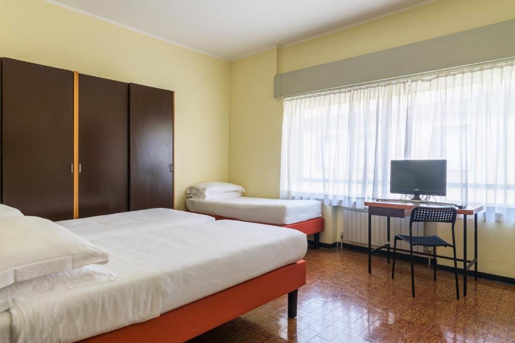 Habitación triple Económica B&B Hotel Milano Ornato