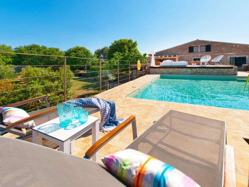 Villa Villa Barcares Petit, piscina, jardines junto a playa en Alcudia