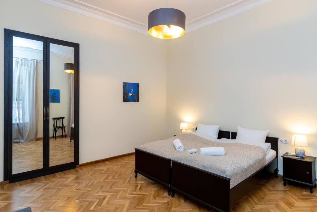Apartamento Precious 2 Bedroom Apt In The Heart Of Tbilisi