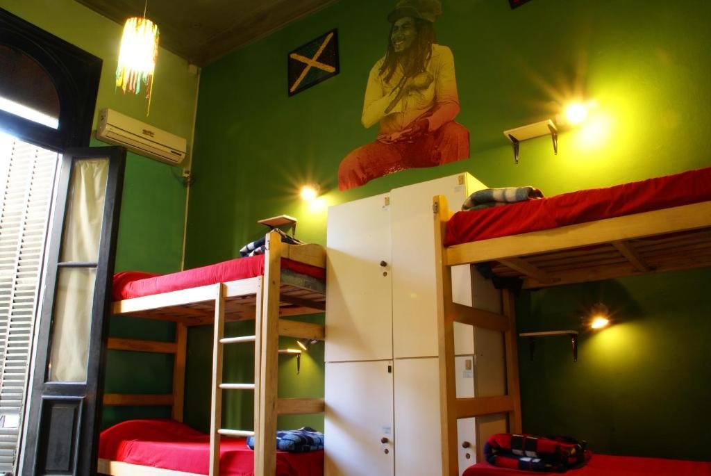 Кровать в общем номере Hostel La Casona de Don Jaime 2 and Suites HI