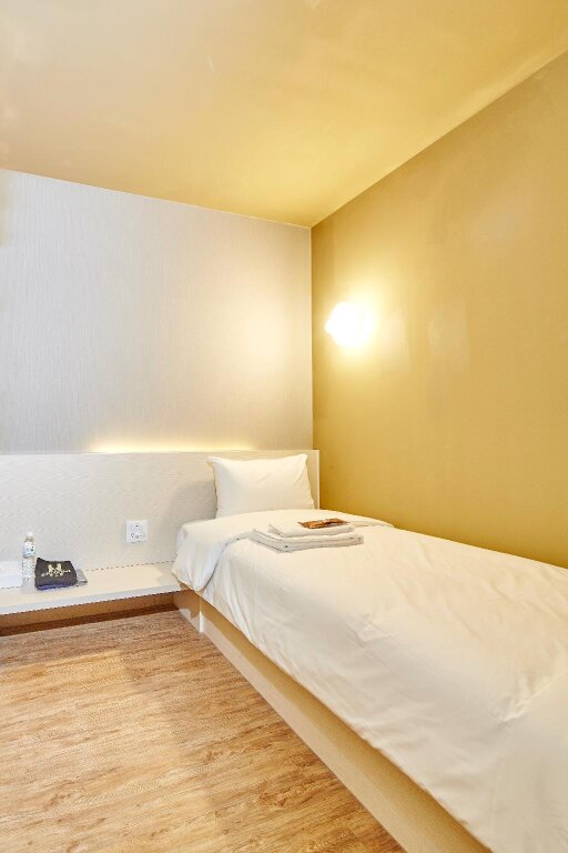 Кровать в общем номере (женский номер) Single Inn - Taipei