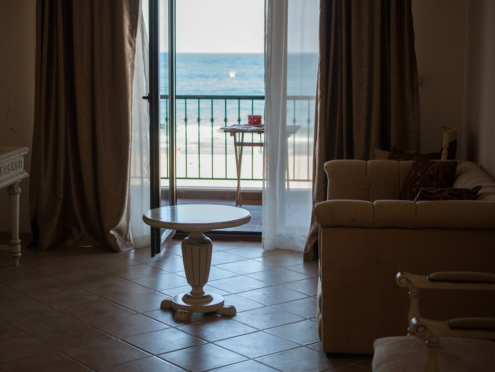 Апартаменты Deluxe с 2 комнатами с балконом и с видом на море Primea Beach Residence