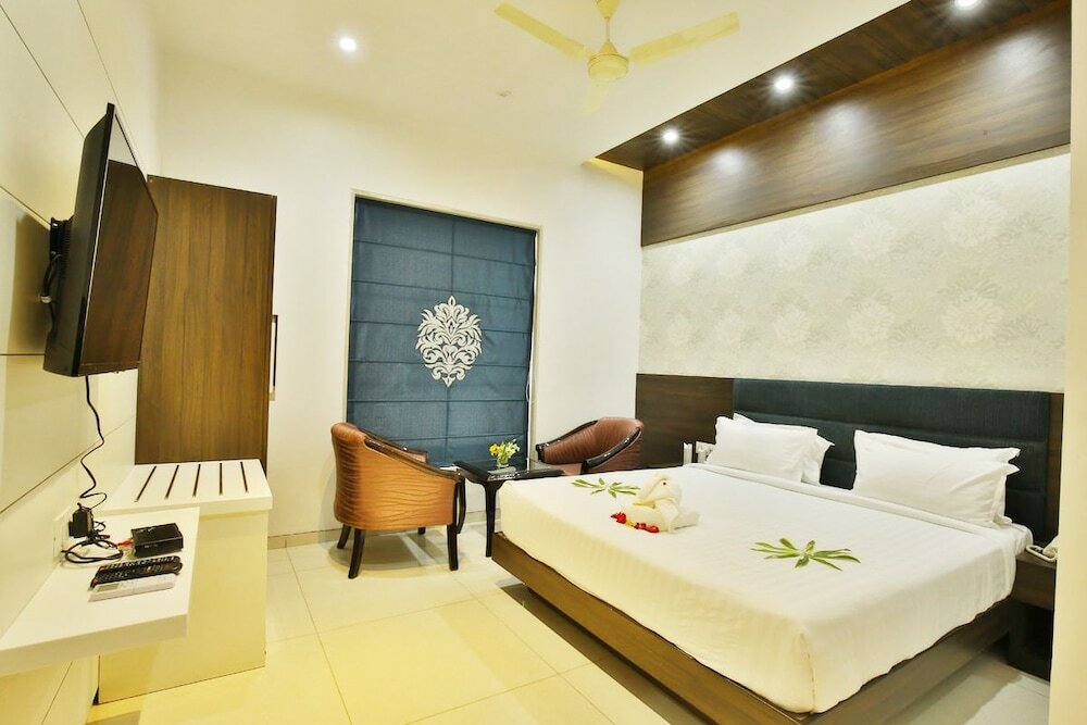 Executive Suite with garden view Jhansi Hotel