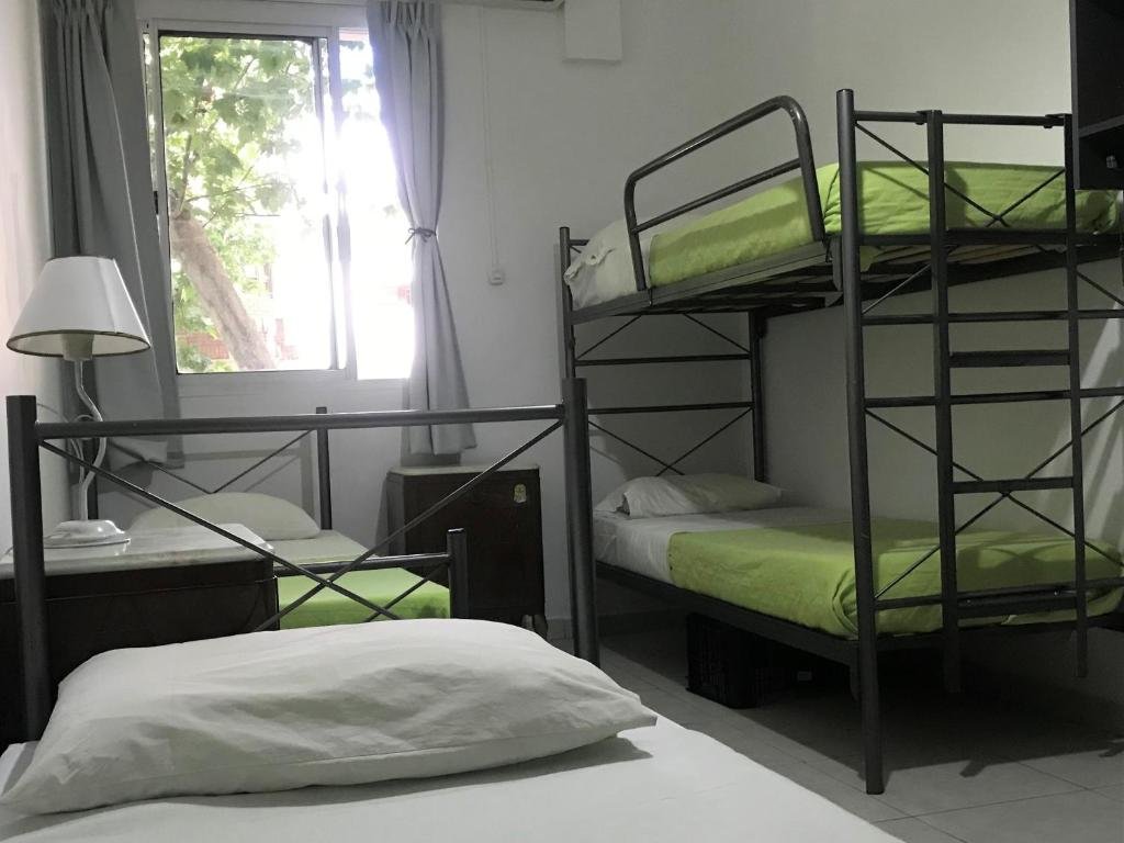 Кровать в общем номере (женский номер) Reina Madre Hostel