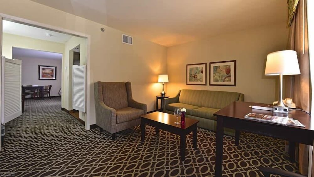 Люкс Deluxe Sunday House Inn and Suites