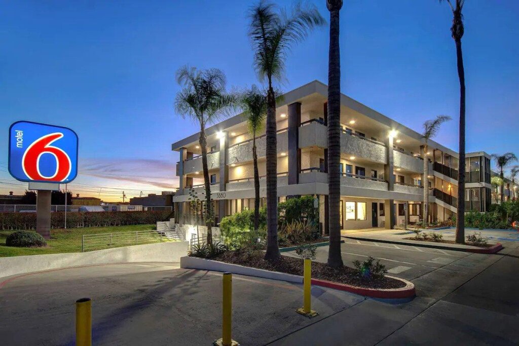 Standard room Motel 6 - San Diego, CA - near Sea World
