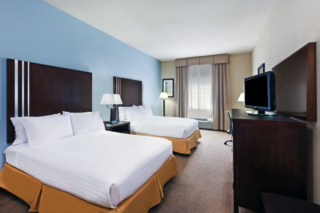 Vierer Suite Holiday Inn Express Hotel & Suites BEAUMONT NW, an IHG Hotel