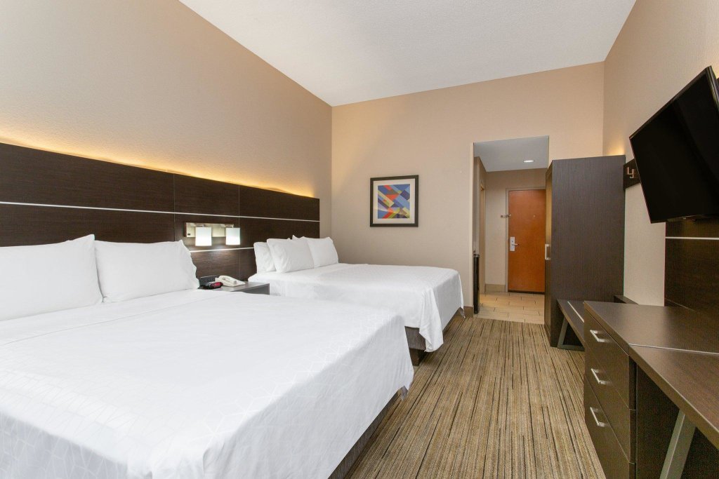 Четырёхместный номер Standard Holiday Inn Express Silver Springs - Ocala, an IHG Hotel