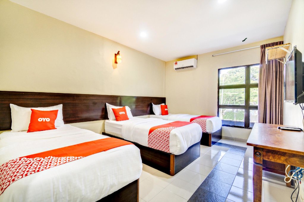 Deluxe room OYO 89960 Manjung Inn Hotel
