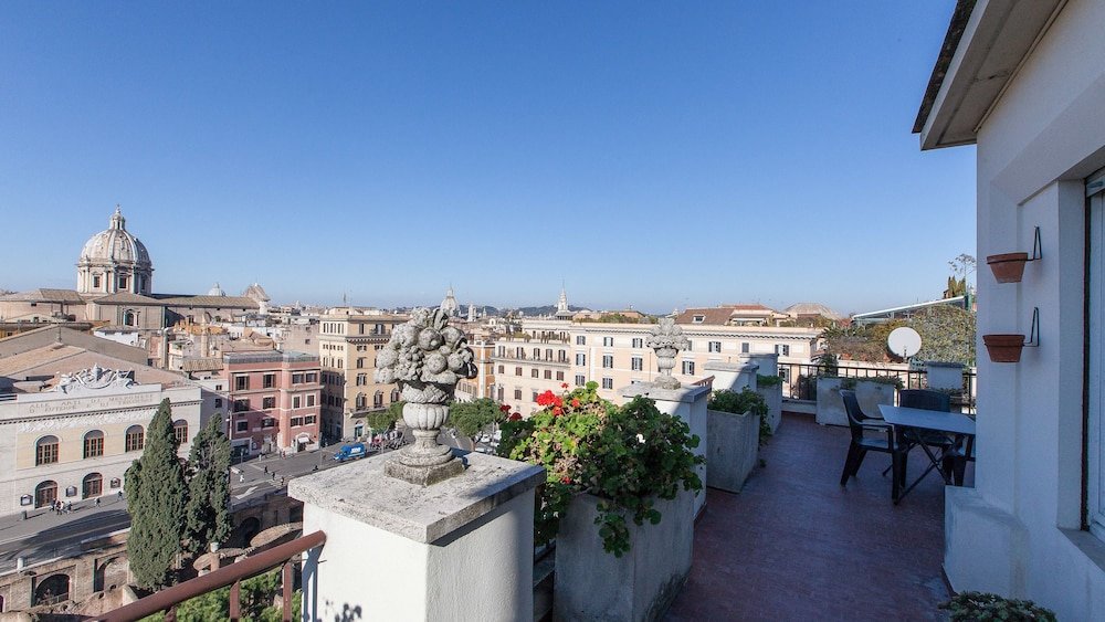 Apartment Rental in Rome Ceaser Penthouse