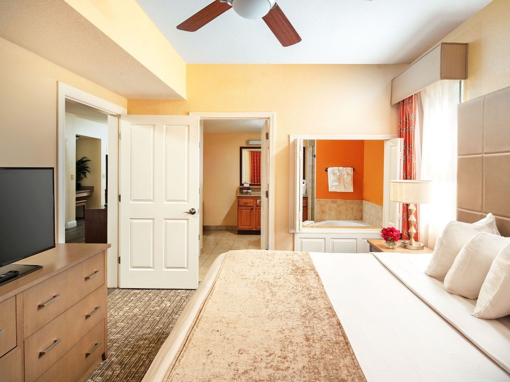 Suite 3 habitaciones con balcón Floridays Orlando Two & Three Bed Rooms Condo Resort