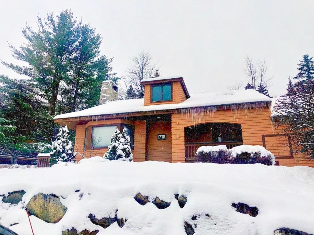 Villa 3 habitaciones O8 Renovated Forest Cottage Townhome with great Mt Washington views fast wifi Walk to skiing