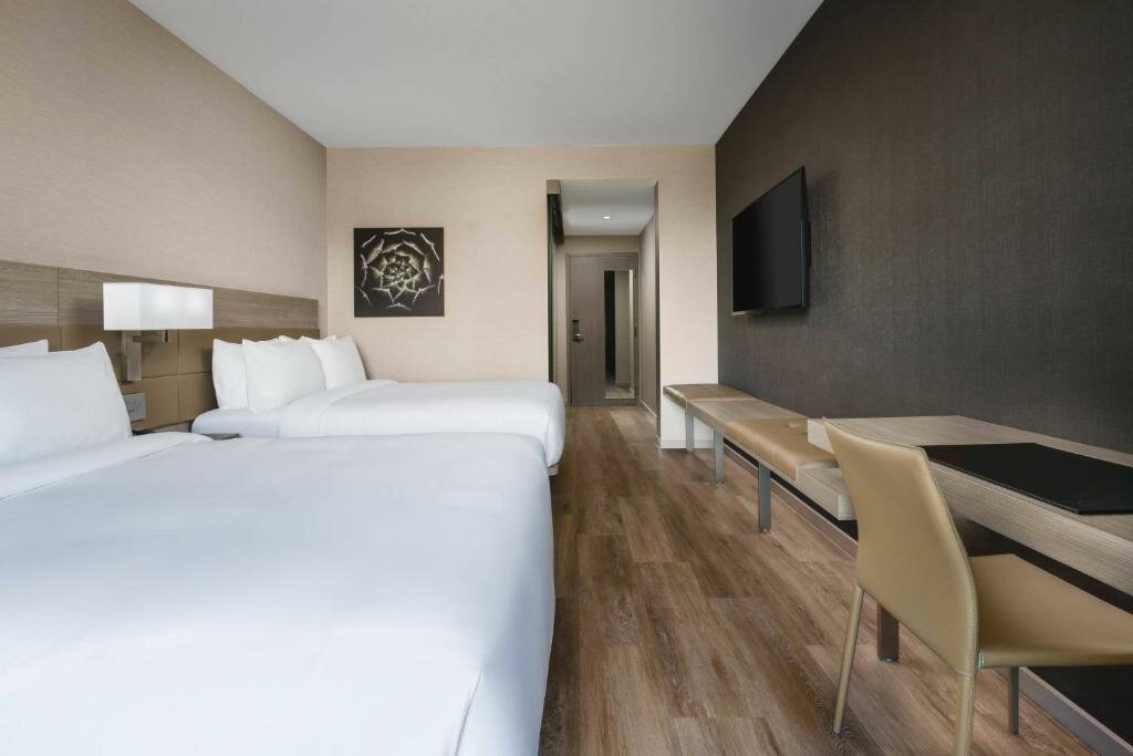 Четырёхместный номер Standard AC Hotel by Marriott Scottsdale North