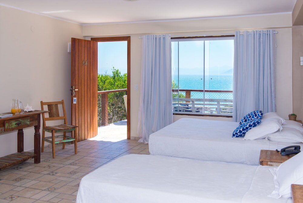 Premium Quadruple room with ocean view Pousada La Dolce Vita