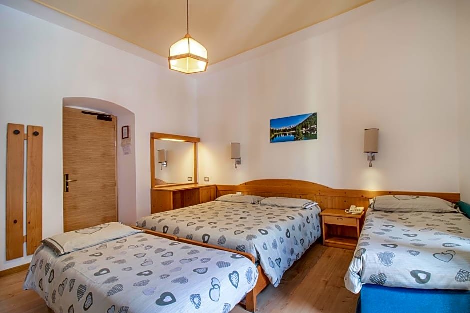 Standard Quadruple room Hotel Pinzolo-Dolomiti