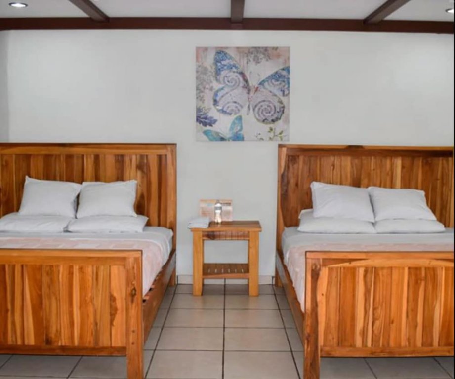 Четырёхместное бунгало Hotel Las Hojas Resort & Beach Club