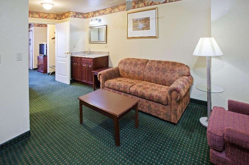 Четырёхместный люкс c 1 комнатой Country Inn & Suites by Radisson, Elkhart North, IN