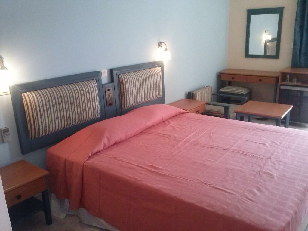Standard simple chambre Astron Hotel