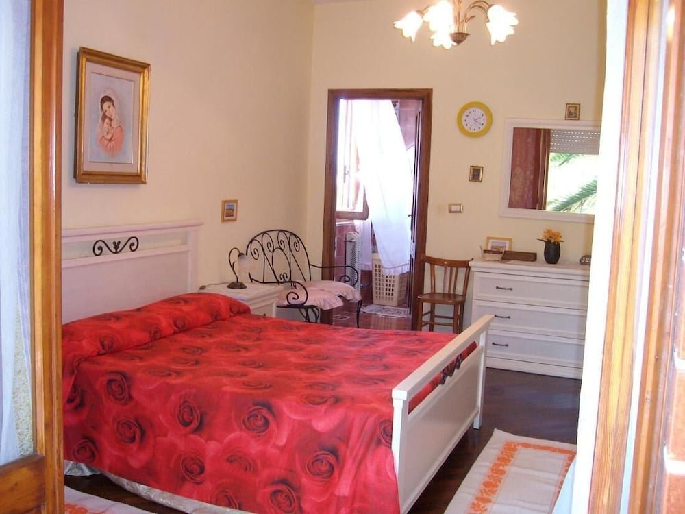 Кровать в общем номере SA DOMU SARDA CASE VACANZe