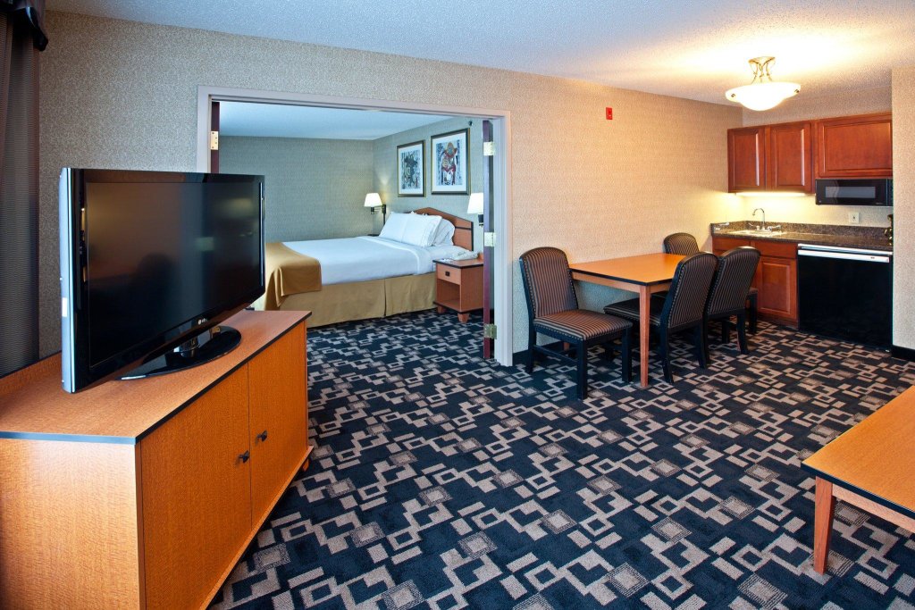 Suite doble 1 dormitorio Holiday Inn Express Hotel & Suites Greenwood, an IHG Hotel