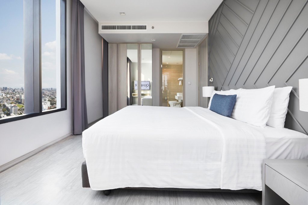 2 Bedrooms Family Suite The Quarter Ari by UHG