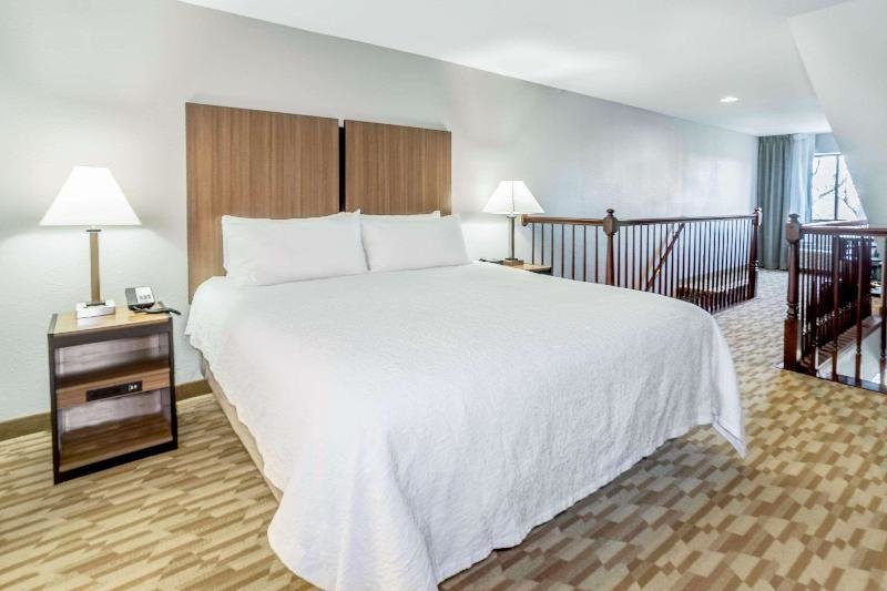 Номер Standard The Riverview Inn & Suites, an Ascend Hotel Collection Member