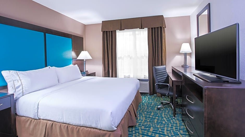 Люкс Standard Holiday Inn Express & Suites Wyomissing, an IHG Hotel
