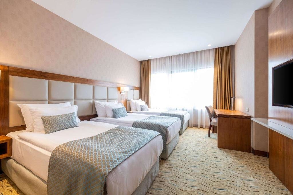 Standard Triple room Clarion Hotel Istanbul Mahmutbey