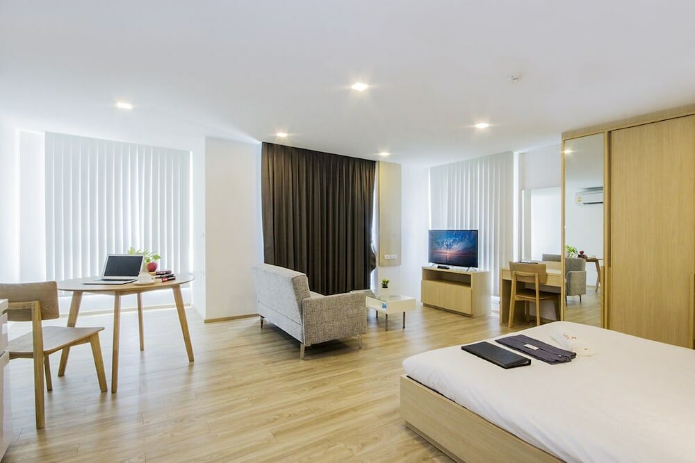 Двухместная студия Premium с балконом Karin Hotel And Serviced Apartment