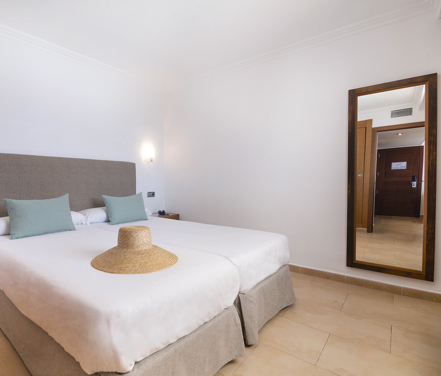 Suite con vista al mar MarSenses Ferrera Blanca Hotel Family