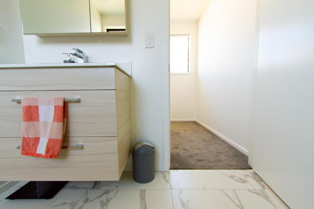 Apartment 1 Bedroom Gem with Hagley Park at your doorstep