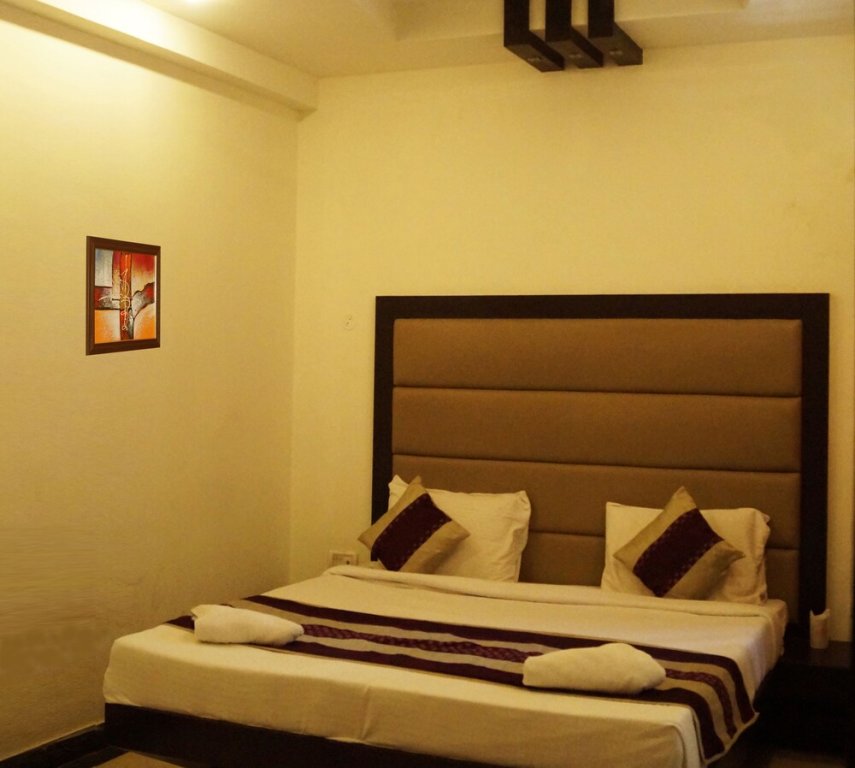 Standard room Optimum Sheela Inn @ Taj