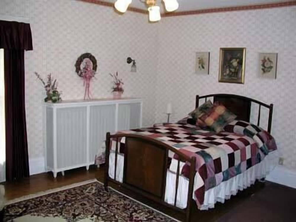 Standard Zimmer Chestnut Charm Bed & Breakfast