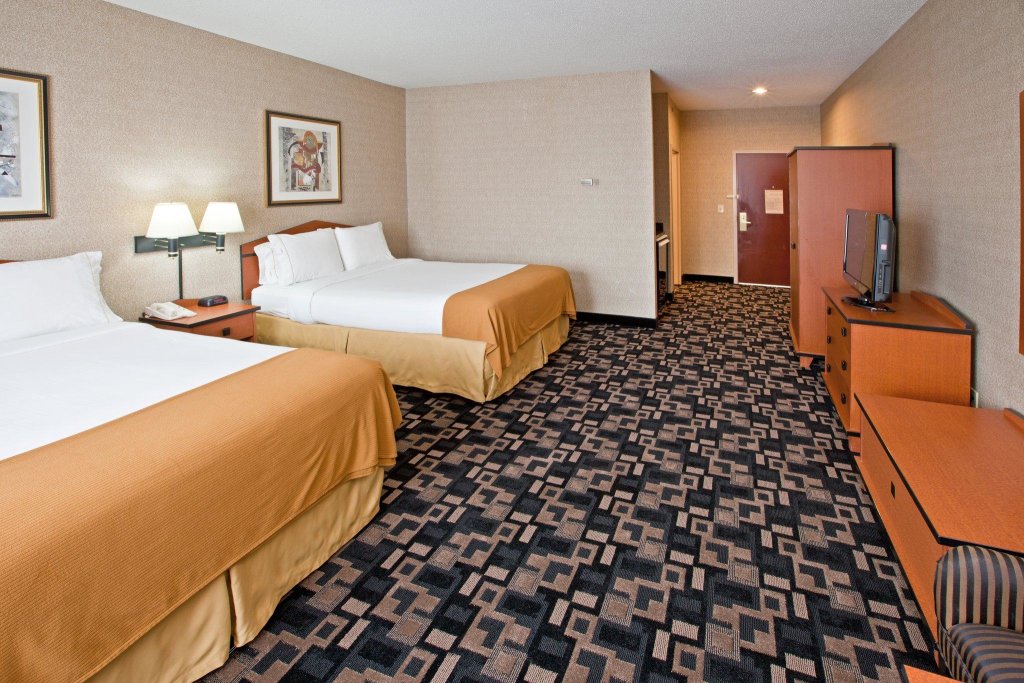 Standard Vierer Zimmer Holiday Inn Express Hotel & Suites Greenwood, an IHG Hotel