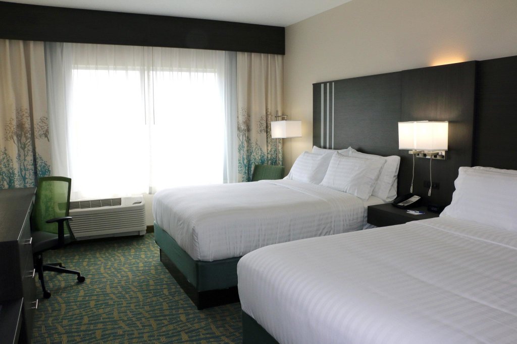 Двухместный номер Standard Holiday Inn Express & Suites - Hendersonville SE - Flat Rock, an IHG Hotel