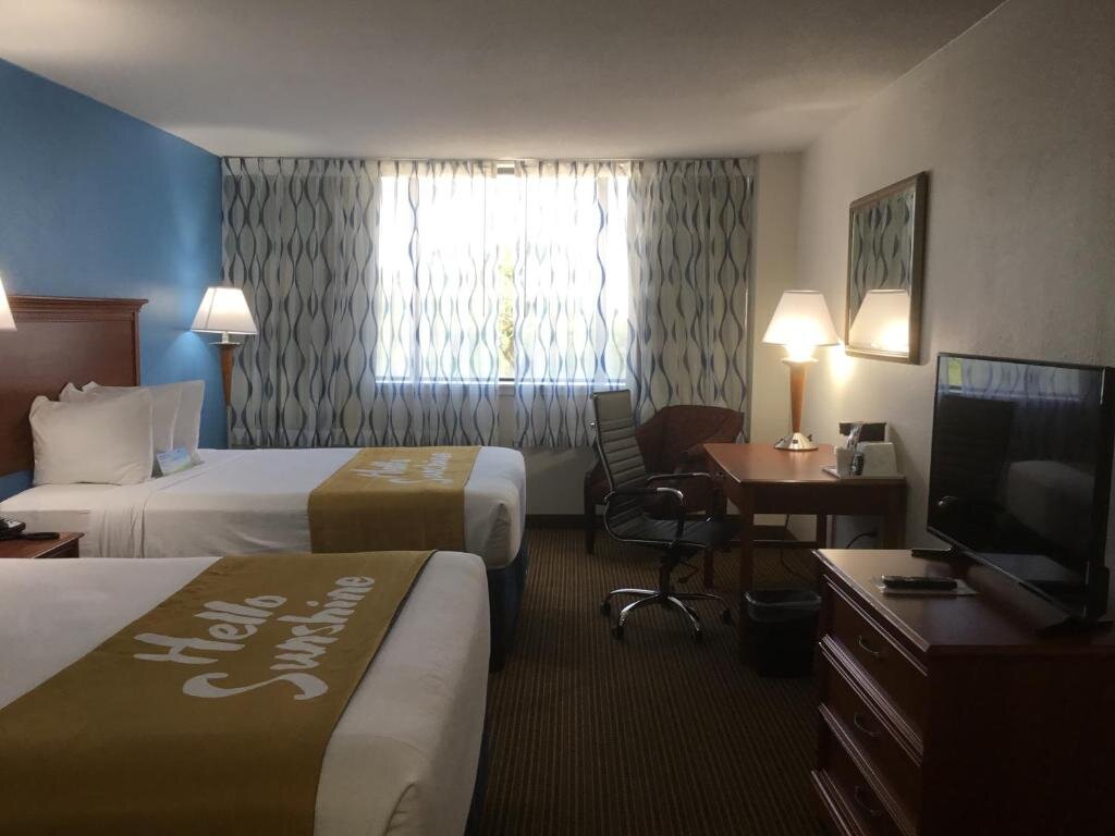 Двухместный номер Deluxe Days Inn & Suites by Wyndham Tallahassee Conf Center I-10