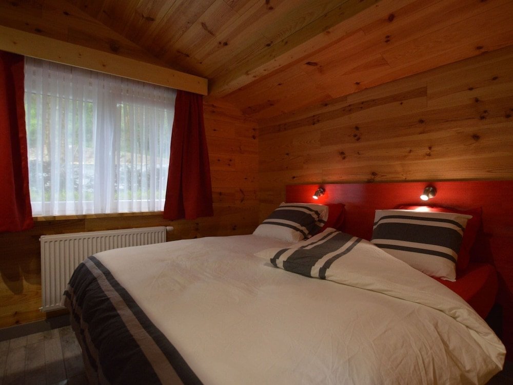 Шале A Chalet for Re-energising in Peace, not far From Durbuy