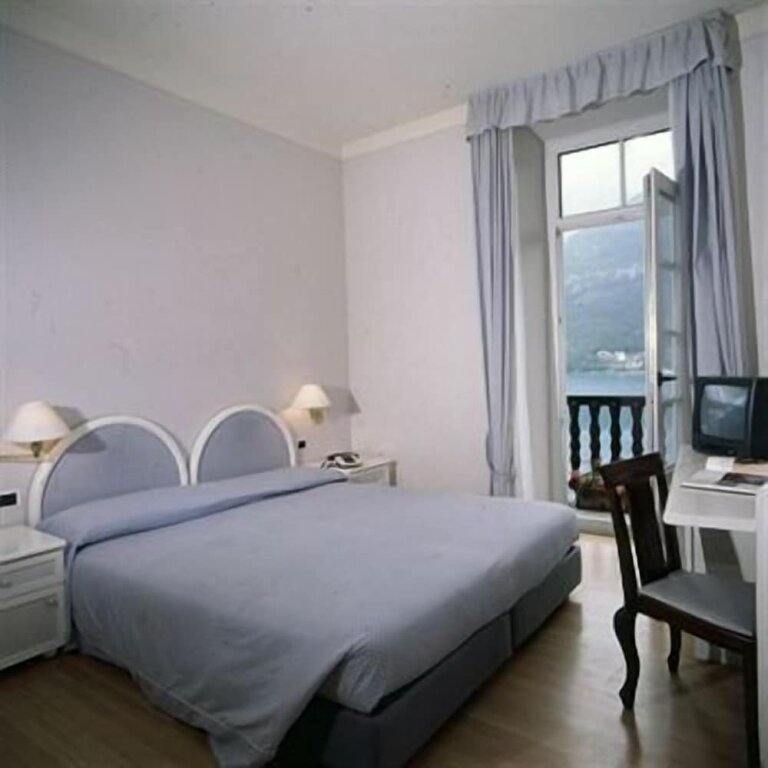 Standard Double room with lake view Grand Hotel Molveno