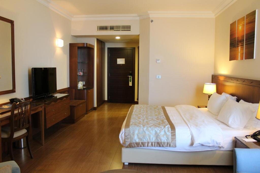 Camera doppia Standard con vista sulle montagne Jiyeh Marina Resort Hotel & Chalets