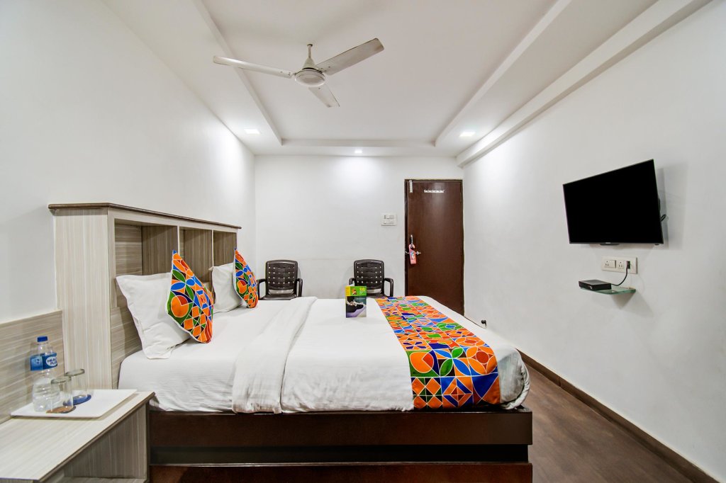 Executive Zimmer FabHotel Rajnandani Residency Bhawarkua