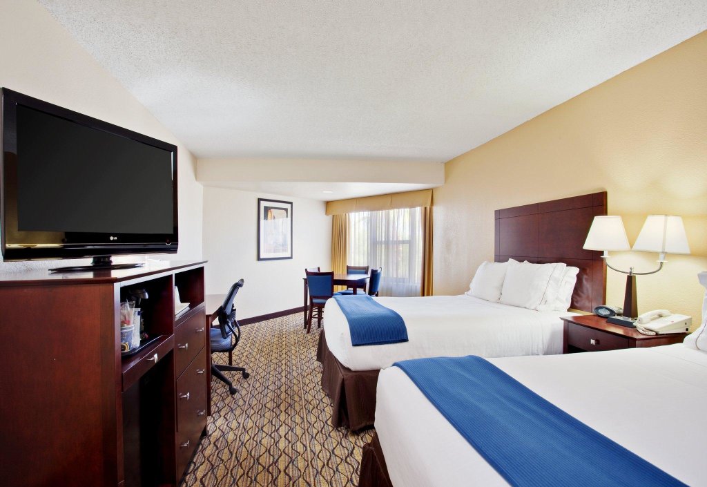 Standard Quadruple room Holiday Inn Express Scottsdale North, an IHG Hotel