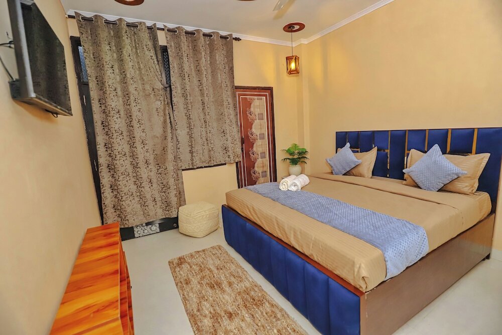 Camera Deluxe Roomshala 098 Hotel Sagarmatta - Opposite Medanta Hospital