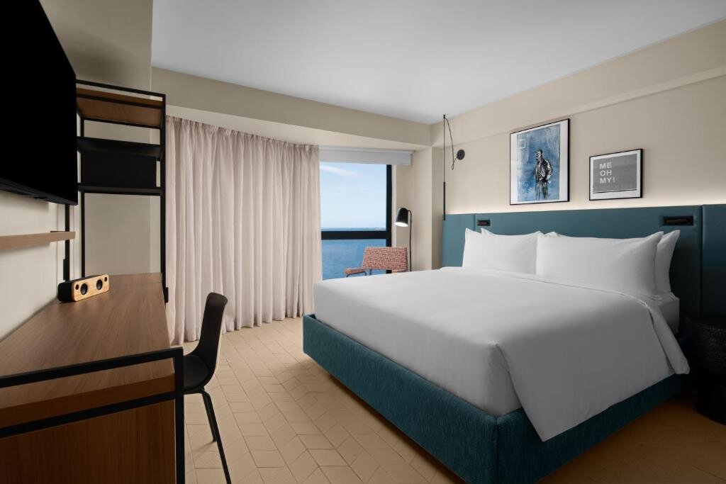 Двухместный люкс c 1 комнатой с видом на океан ROK Hotel Kingston Tapestry Collection By Hilton