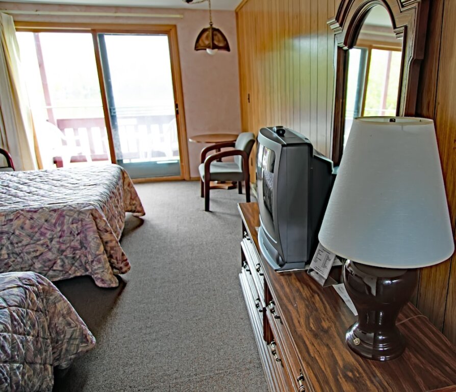 Habitación Estándar Lake Fanny Hooe Resort-2 Bed With Balcony #12 1 Bedroom Hotel Room by RedAwning