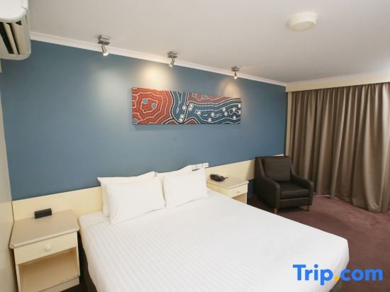 Deluxe Double room with balcony Stay at Alice Springs Hotel