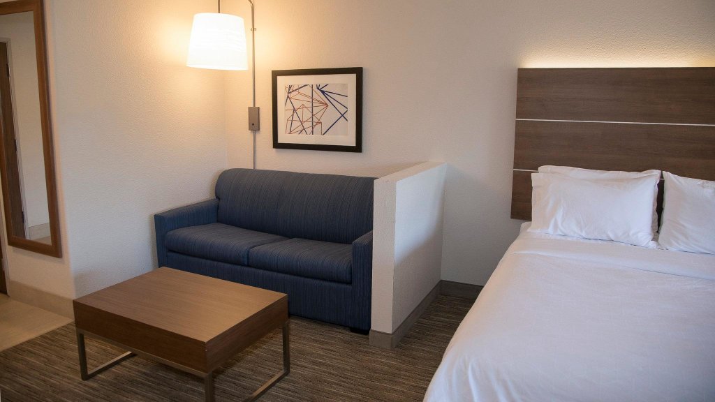 Suite cuádruple Holiday Inn Express & Suites Colorado Springs North, an IHG Hotel
